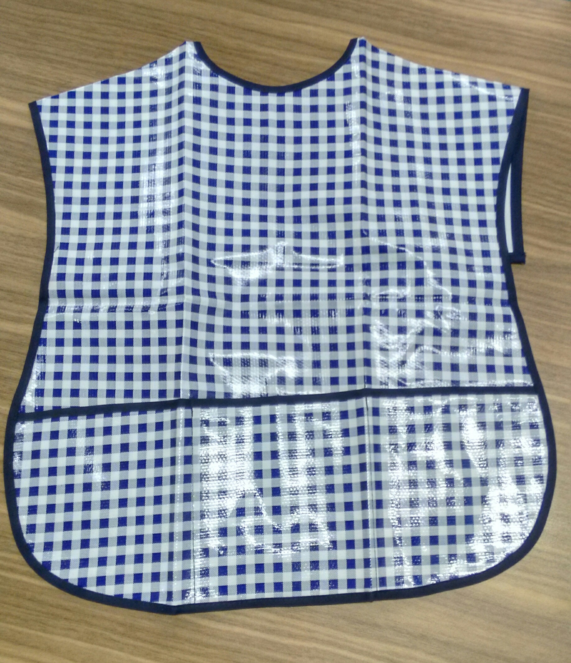 MANDIL INFANTIL PLAST. ESTAMPAD.COMPLETA 743801 BC02 BATA COM