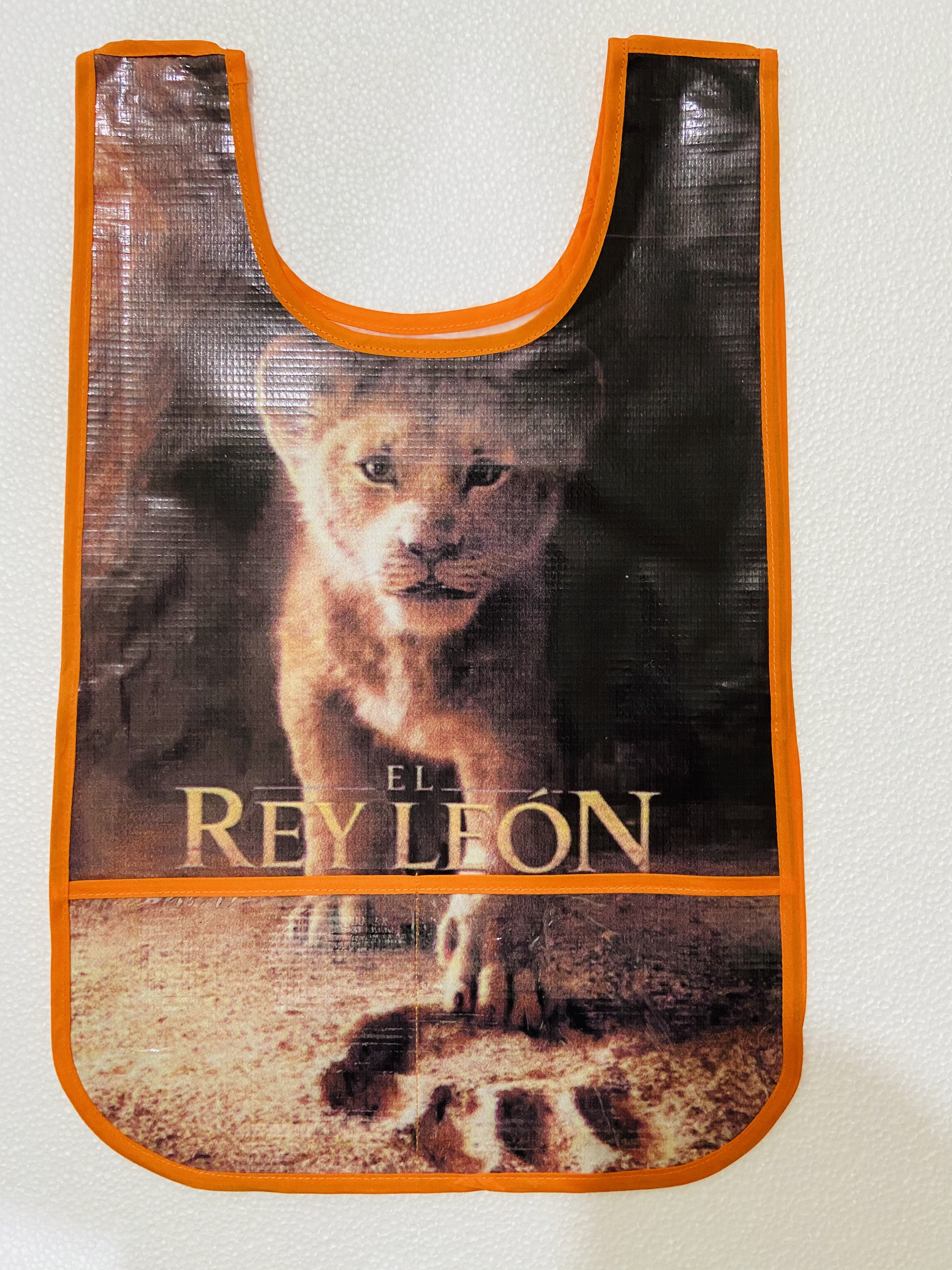 MANDIL INFANTIL PLAST.T/CAMIS.REY LEON