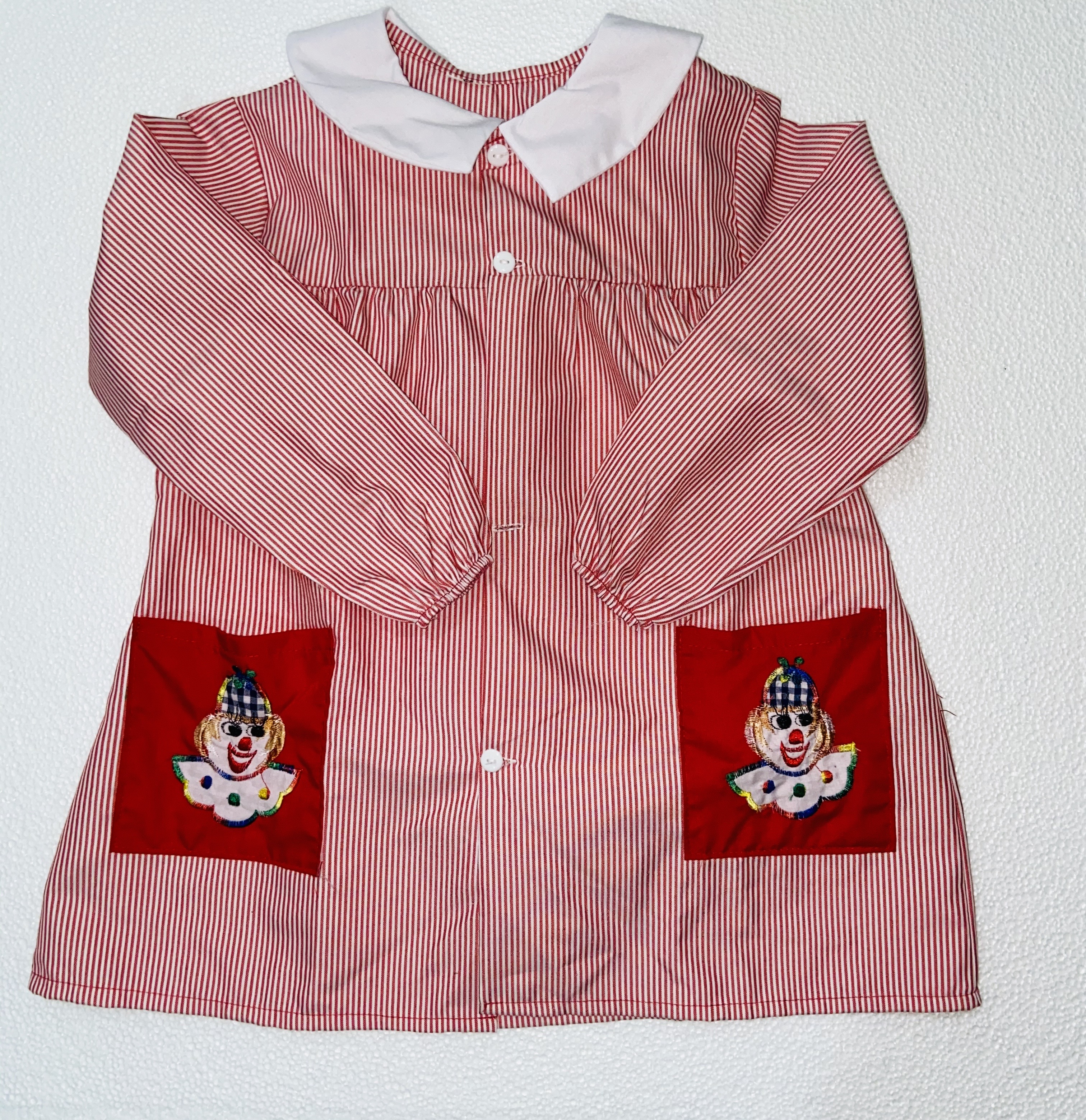 MANDIL INFANTIL DE TELA ROJO RAYAS  T-04