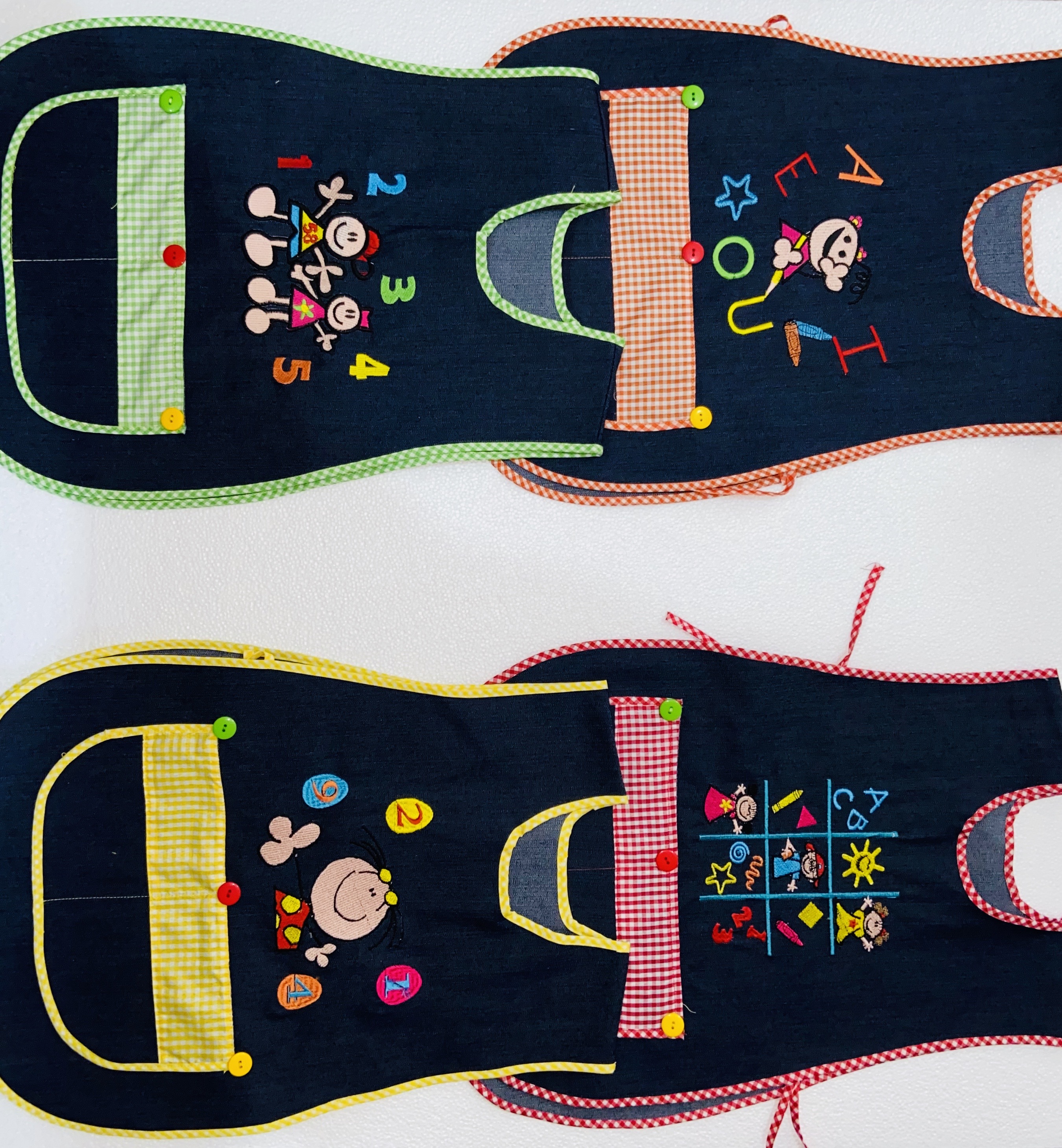 MANDIL INFANTIL DE TELA MEZCLILLA