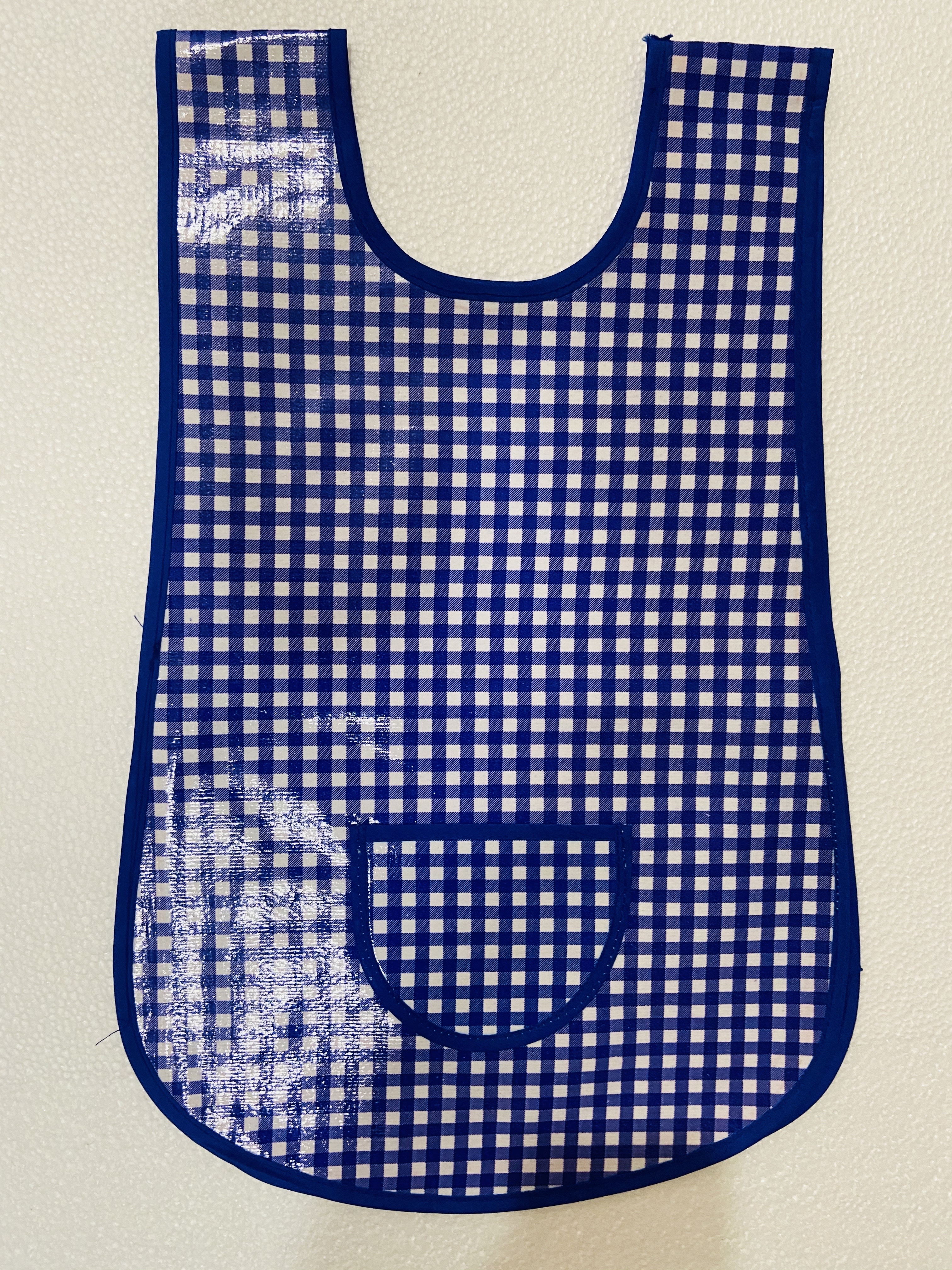 MANDIL PLAST.CUADRITOS AZL.REY T/CAMISET