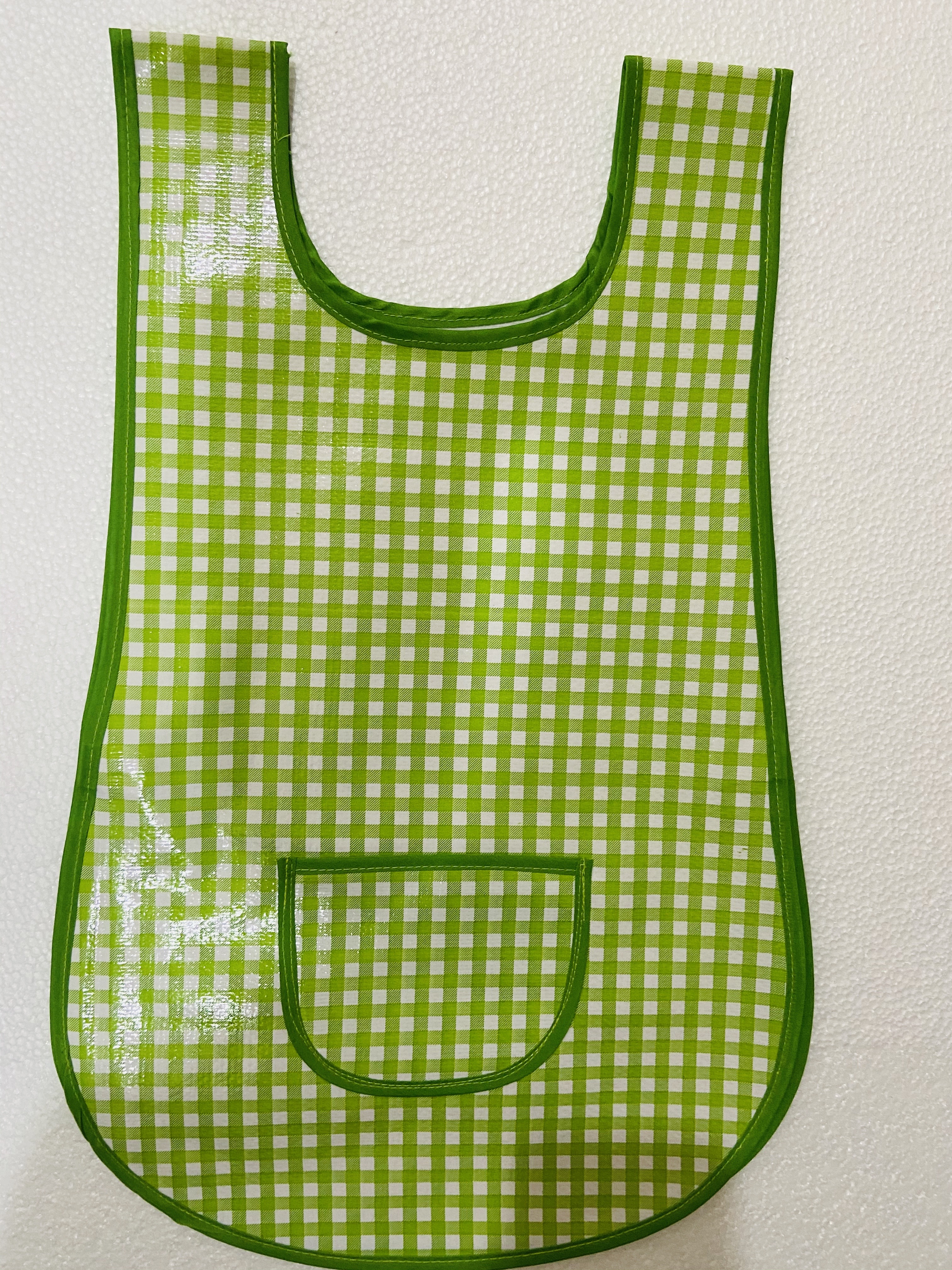 MANDIL PLAST.CUADRITOS VDE.LIM.T/CAMISET