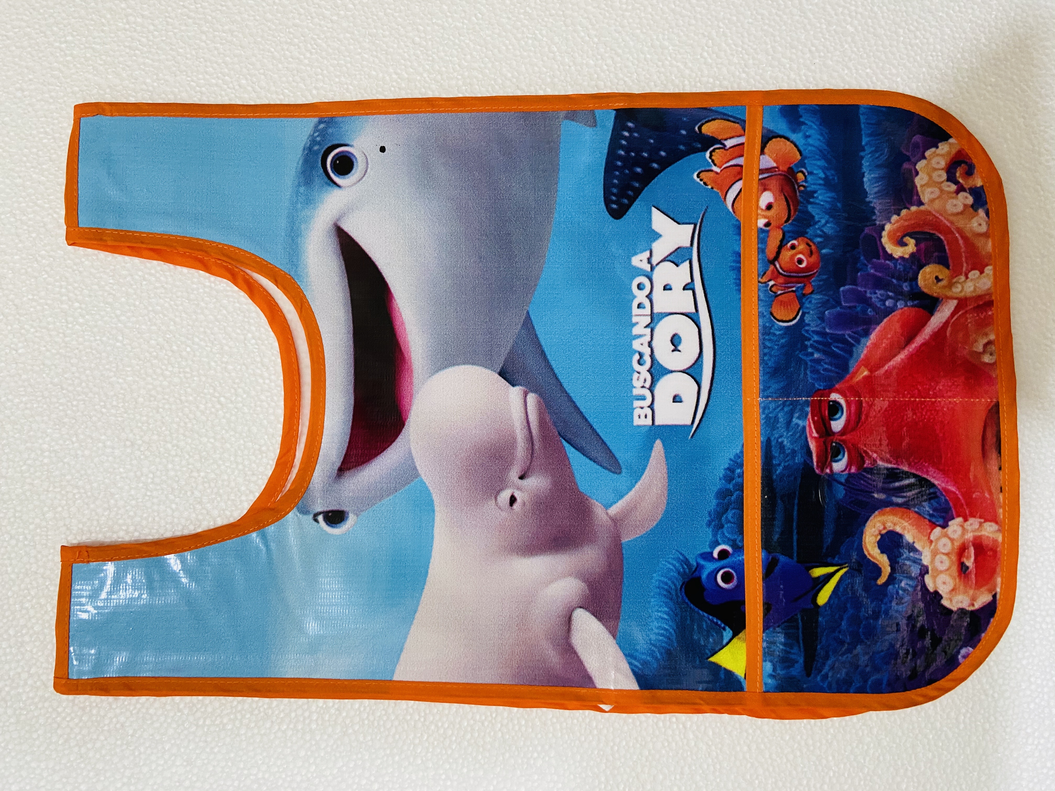 MANDIL INFANTIL PLAST.T/CAMIS.BUS.A DORY