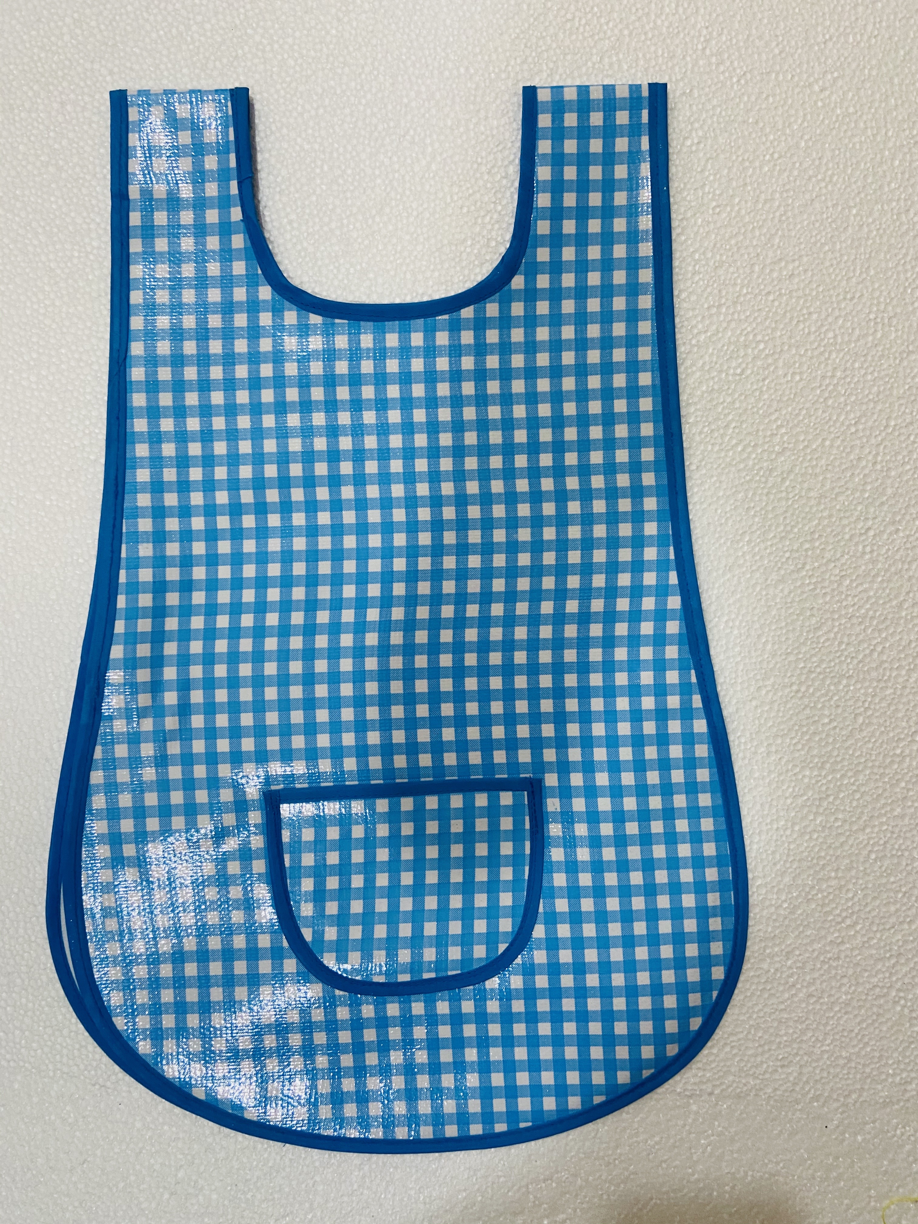 MANDIL PLAST.CUADRITOS AZL.CLO.T/CAMISET